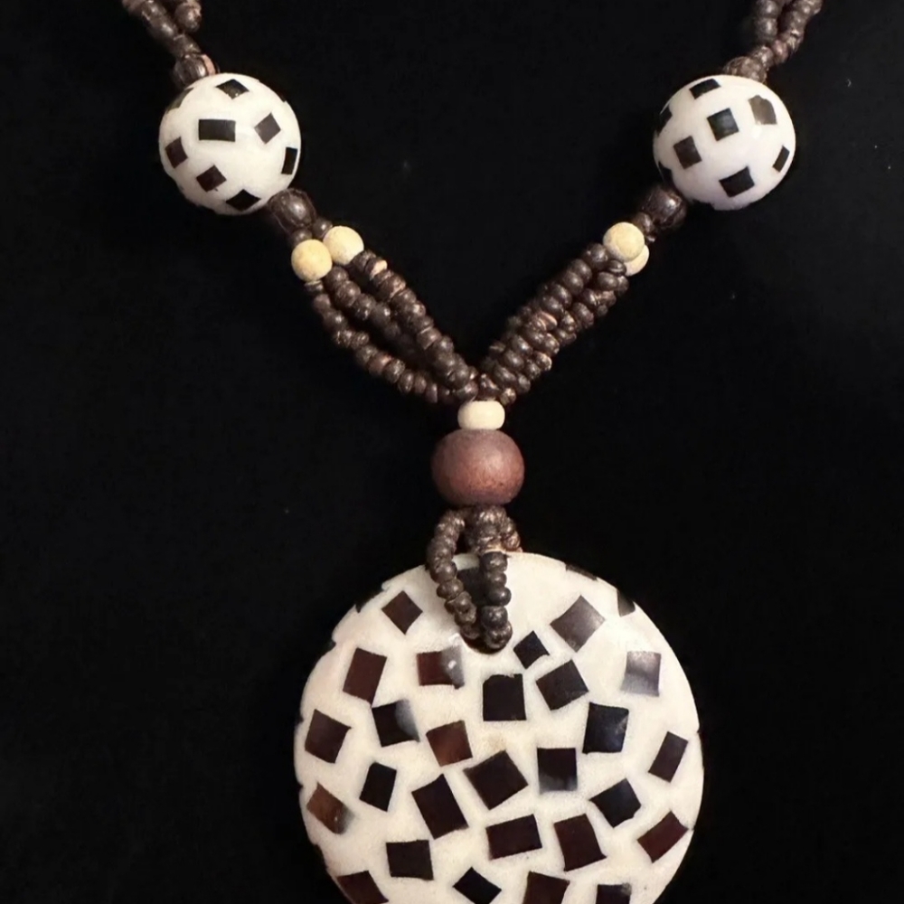 Vintage Wood necklace with 18" drop